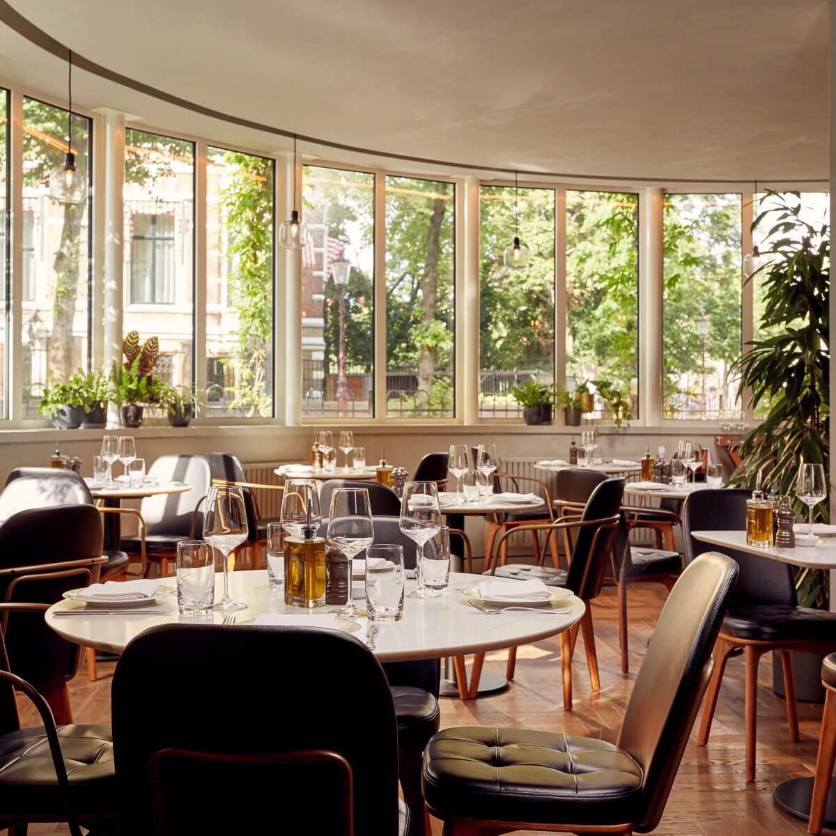 TOZI restaurant interior